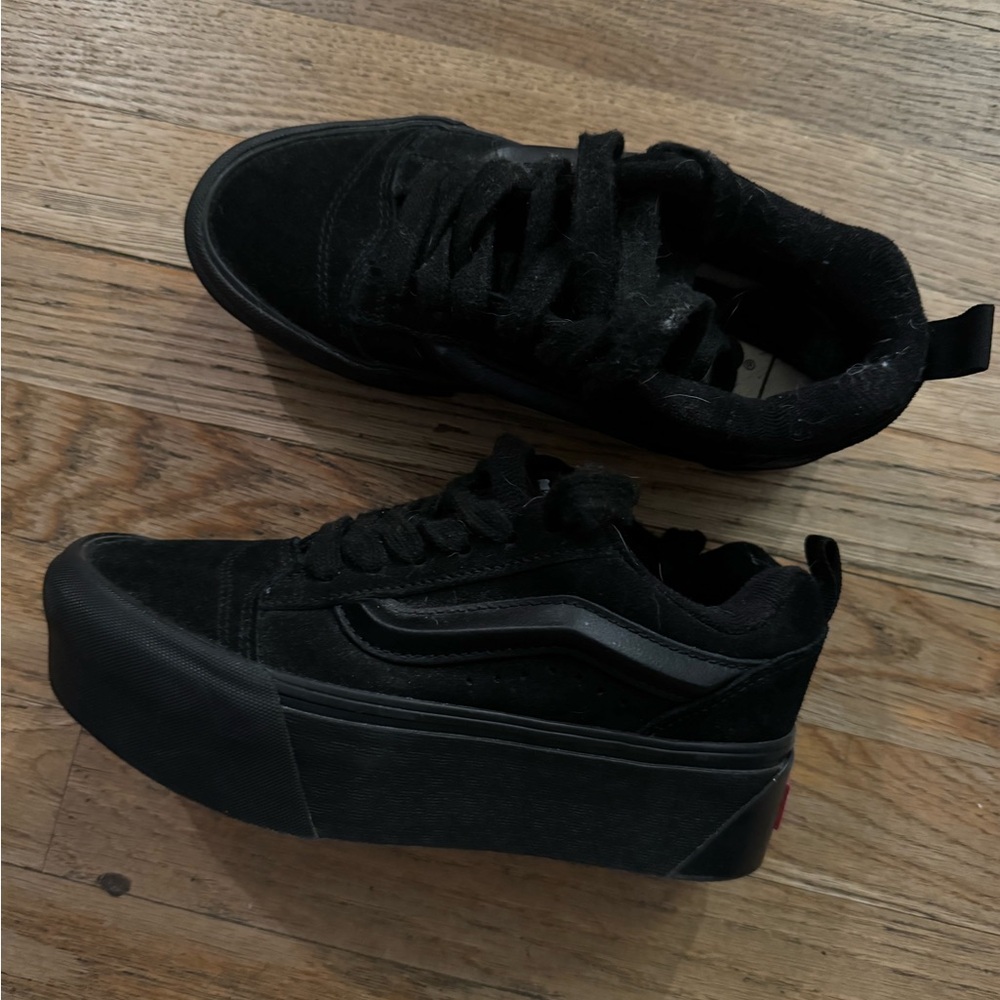 ALL BLACK knu style platform Vans